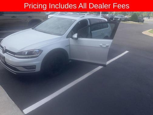 Pure White 2018 Volkswagen Golf Alltrack TSI SE