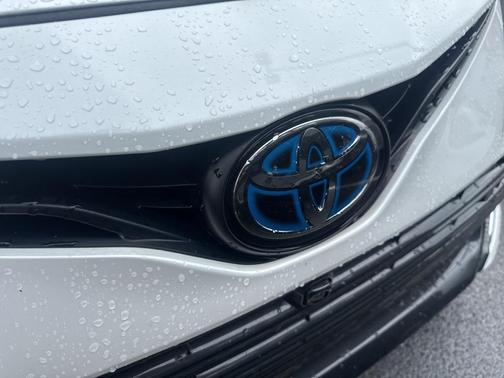 2023 Toyota Camry Hybrid XLE