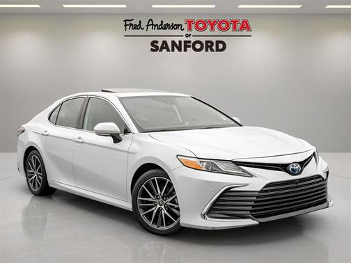 2023 Toyota Camry Hybrid XLE