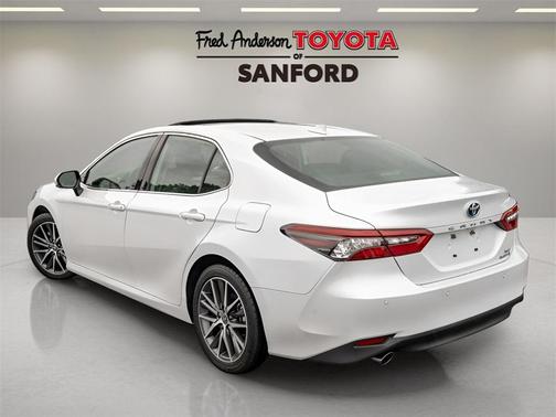 2023 Toyota Camry Hybrid XLE