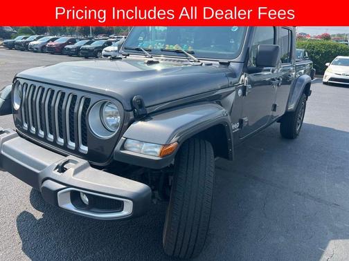 Granite Crystal Metallic Clearcoat 2023 Jeep Gladiator Overland