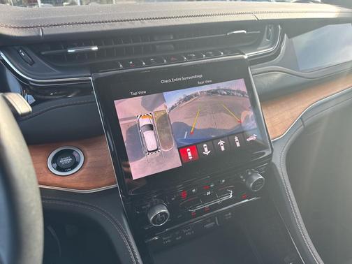 2022 Jeep Grand Cherokee Summit