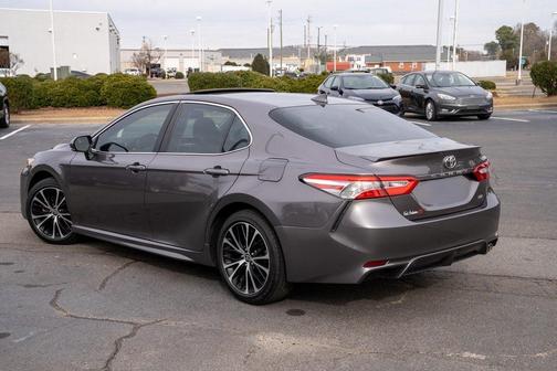 2020 Toyota Camry SE