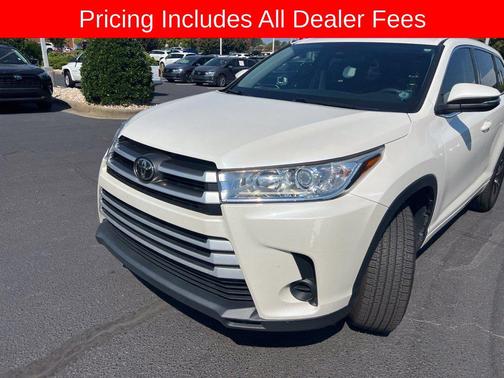 Blizzard Pearl 2017 Toyota Highlander LE I4