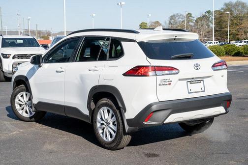 2024 Toyota Corolla Cross LE