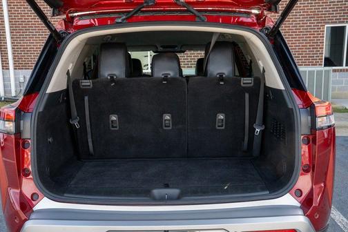 2023 Nissan Pathfinder SL 4WD