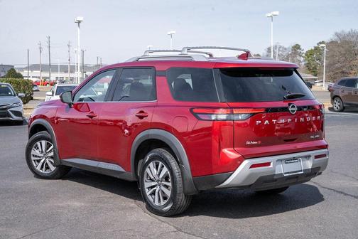 2023 Nissan Pathfinder SL 4WD