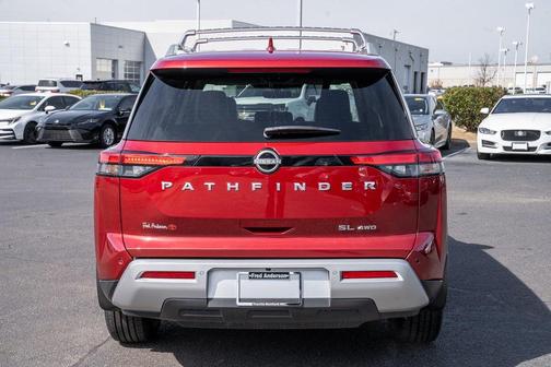 2023 Nissan Pathfinder SL 4WD