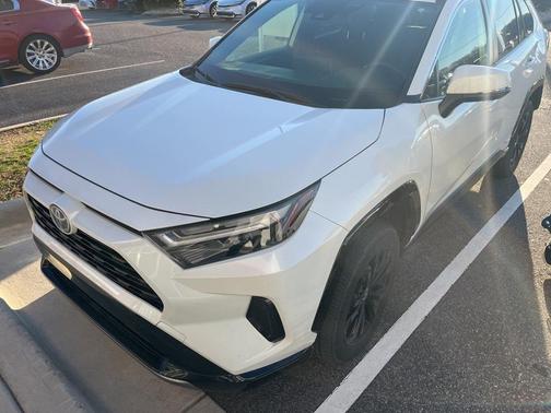 2022 Toyota RAV4 Hybrid SE