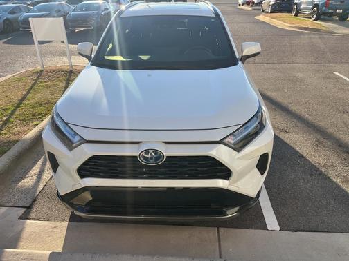 2022 Toyota RAV4 Hybrid SE
