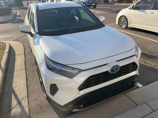 2022 Toyota RAV4 Hybrid SE