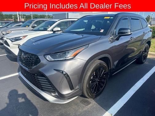 Magnetic Gray Metallic 2024 Toyota Highlander XSE