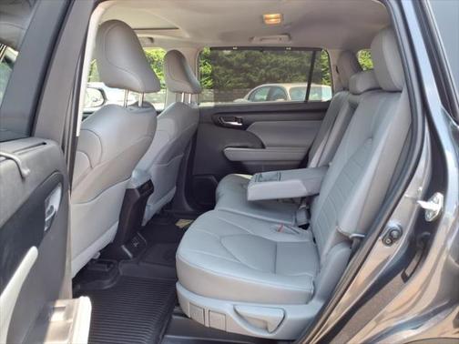 2025 Toyota Highlander XLE