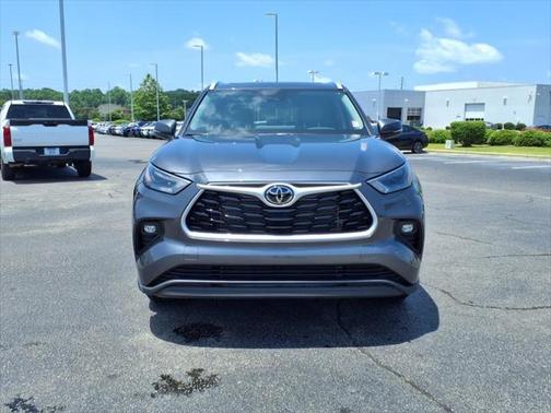 2025 Toyota Highlander XLE