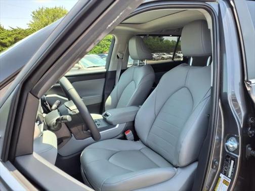 2025 Toyota Highlander XLE
