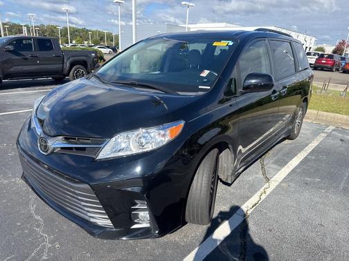 2019 Toyota Sienna XLE Premium
