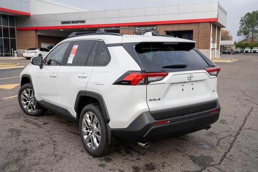 2025 Toyota RAV4 XLE Premium