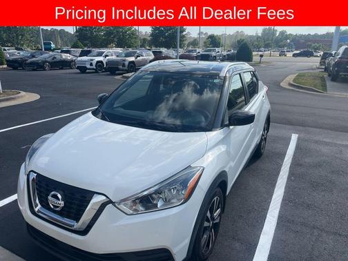 Aspen White/Super Black 2020 Nissan Kicks SV