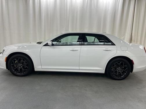 2023 Chrysler 300 Touring