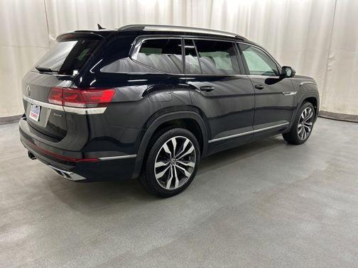 Deep Black Pearl 2023 Volkswagen Atlas 3.6L SEL Premium