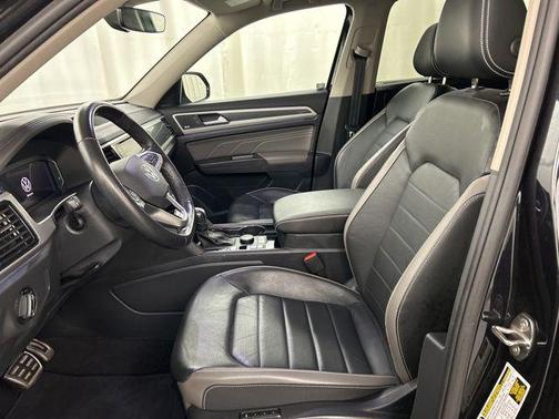 Deep Black Pearl 2023 Volkswagen Atlas 3.6L SEL Premium