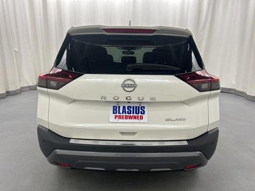2022 Nissan Rogue SL