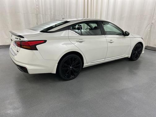2022 Nissan Altima SR Intelligent AWD
