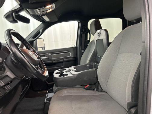 2023 RAM 2500 Big Horn Crew Cab 4x4 8' Box