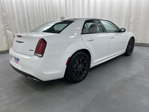 2023 Chrysler 300 Touring