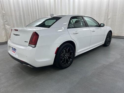 2023 Chrysler 300 Touring