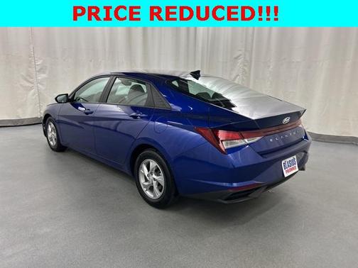 2023 Hyundai ELANTRA SE