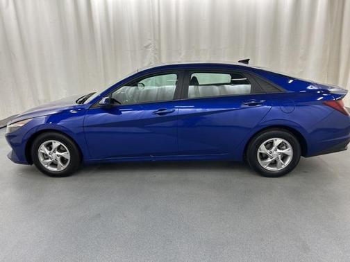 2023 Hyundai ELANTRA SE