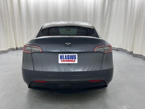 2022 Tesla Model Y Long Range Dual Motor All-Wheel Drive