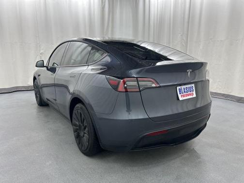 2022 Tesla Model Y Long Range Dual Motor All-Wheel Drive