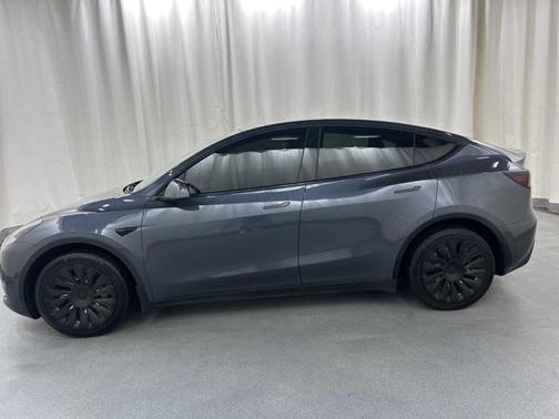 2022 Tesla Model Y Long Range Dual Motor All-Wheel Drive