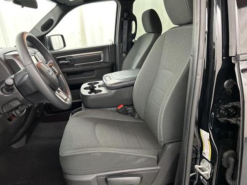 2024 RAM 1500 Classic Warlock Crew Cab 4x4 5'7' Box