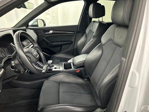 Glacier White Metallic 2022 Audi SQ5 3.0T Premium