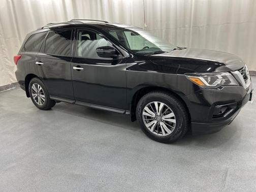 2019 Nissan Pathfinder S