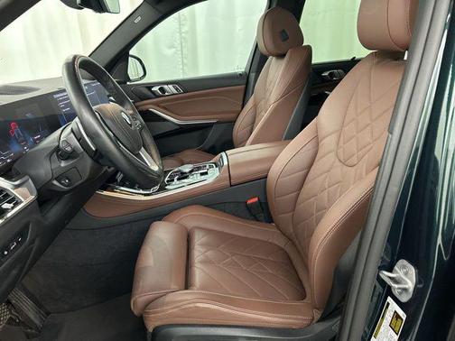 Manhattan Green Metallic 2025 BMW X5 xDrive40i