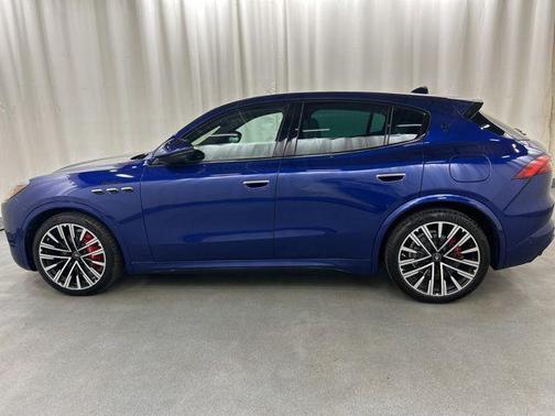 Blue 2023 Maserati Grecale Modena