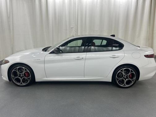 2022 Alfa Romeo Giulia Veloce