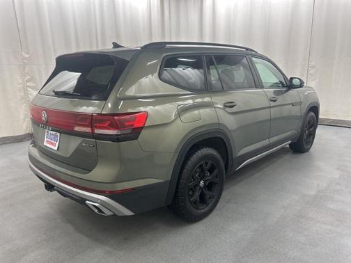 2025 Volkswagen Atlas 2.0T Peak Edition