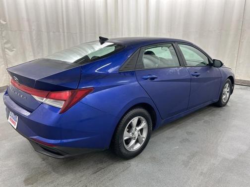 2023 Hyundai ELANTRA SE