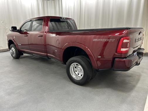 2022 RAM 3500 Laramie Crew Cab 4x4 8' Box