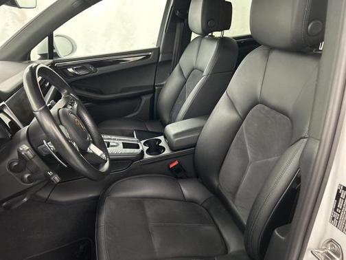 2021 Porsche Macan Base