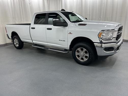 2024 RAM 3500 Big Horn Crew Cab 4x4 8' Box