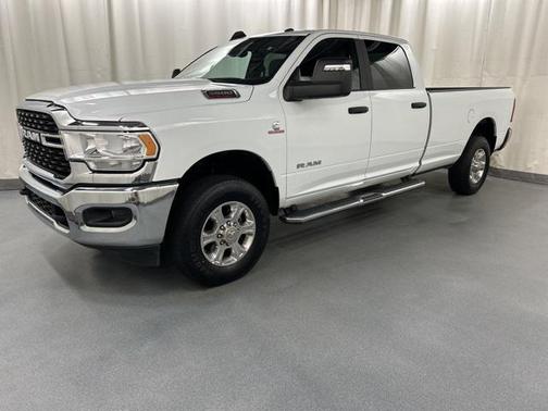 2024 RAM 3500 Big Horn Crew Cab 4x4 8' Box