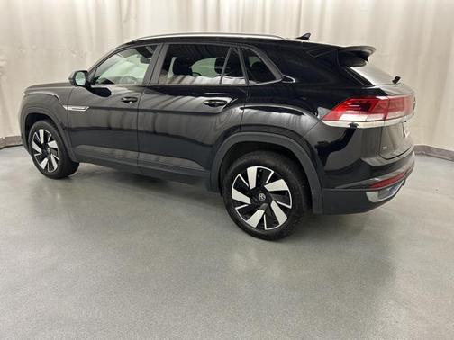 2024 Volkswagen Atlas Cross Sport 2.0T SE w/Technology 4MOTION