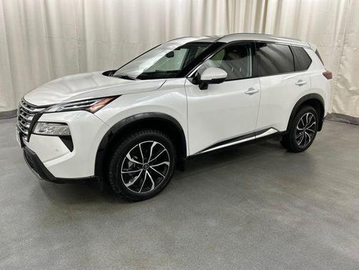 Everest White Pearl 2024 Nissan Rogue Platinum