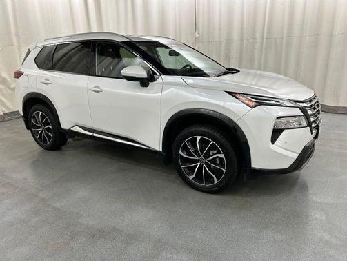 Everest White Pearl 2024 Nissan Rogue Platinum